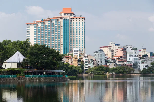 Hanoi, vietnam - ca. september 2015: wohnhaus in wohngebiet von hanoi, vietnam — Stockfoto