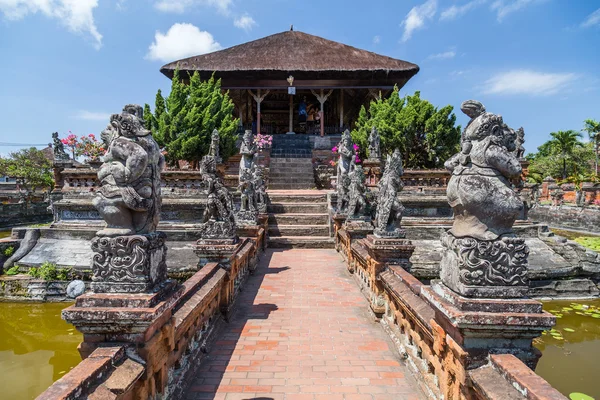 Semarapura, Bali/Indonesia - circa October 2015: Kertha Gosa Pavilion in Klungkung Palace,   Semarapura — Stok fotoğraf