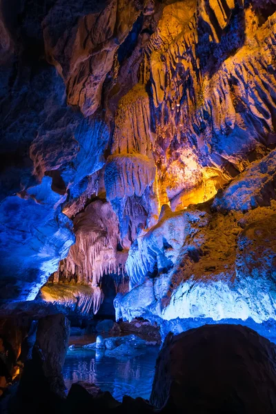 Chattanooga, TN / EUA - por volta de julho de 2015: Caverna que leva a Ruby Falls em Lookout Mountain, perto de Chattanooga, Tennessee — Fotografia de Stock