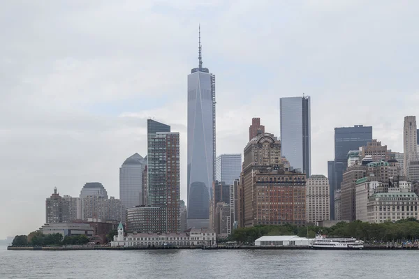 New york city, ny / usa - ca. juli 2013: ein welthandelszentrum in manhattan, new york city — Stockfoto