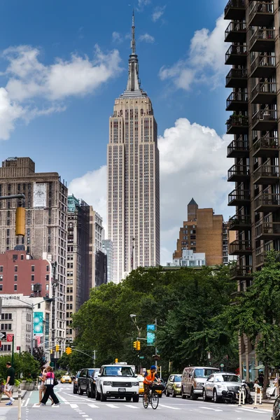 New york city, ny / usa - ca. juli 2015: Empire State Building in manhattan — Stockfoto