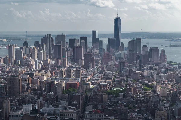 New York, NY / USA - vers juillet 2015 : Panorama du Lower Manhattan depuis l'Empire State Building — Photo