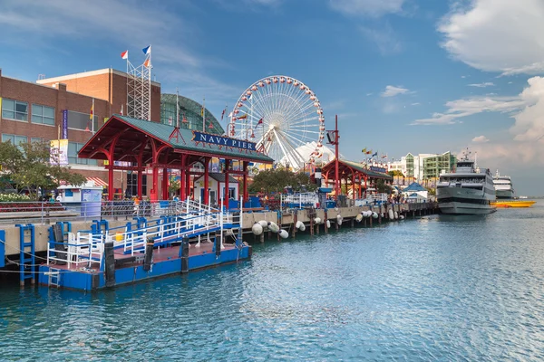 Chicago, Il/ABD - Temmuz 2015 yaklaşık: Chicago, Illinois Navy Pier