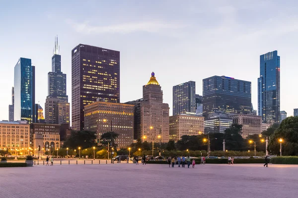 Chicago, Il/Usa - 2015 júliusáig kb.: Nézd Chicago Downtown a engedélyez Park (Illinois) — Stock Fotó