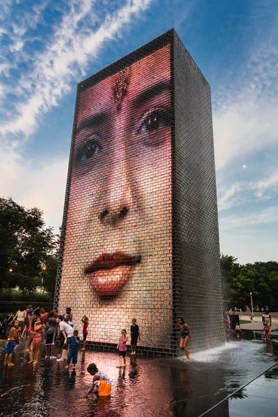 Chicago, IL/USA - circa July 2015: Crown Fontain at Millennium Park in Chicago,  Illinois — Stock Photo, Image