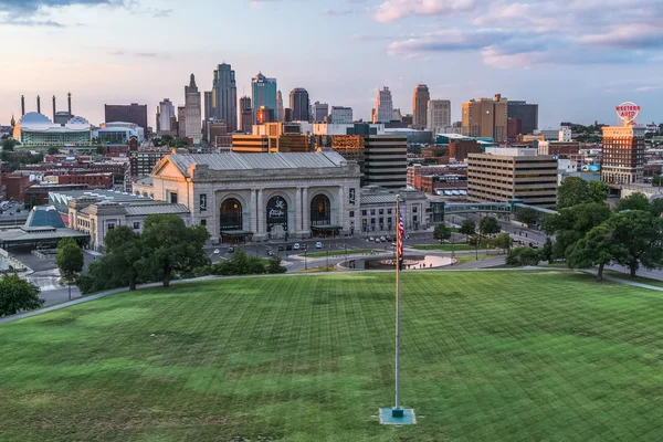 Kansas City, MO / USA - circa July 2013: View of Kansas City, Missouri from National World War I Museum and Memorial — стоковое фото