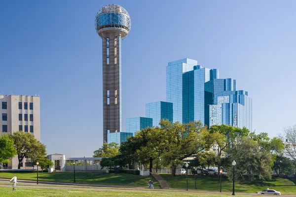 Dallas, Tx/Usa - omstreeks April 2015: Reunion Tower en Hyatt Regency Hotel complex in Dallas, Texas — Stockfoto