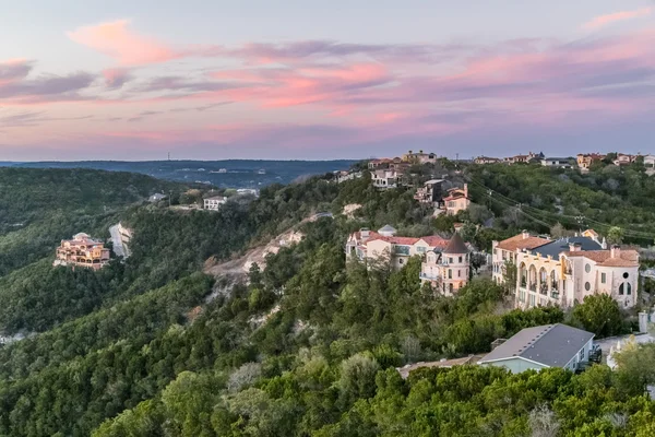 Austin, Teksas Travis Gölü kıyısında lüks evler