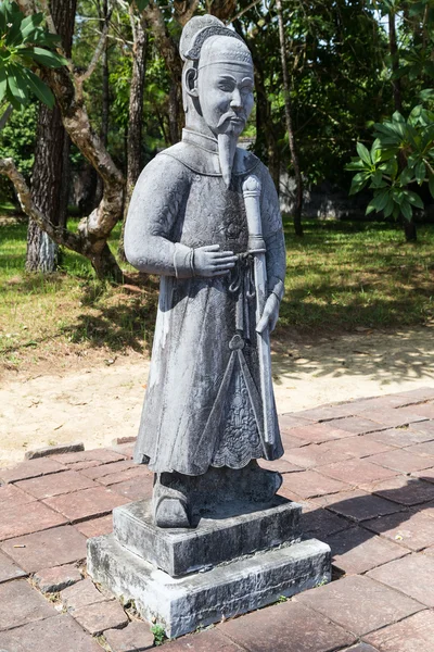 Antigua estatua en la tumba imperial de Minh Mang en Hue — Foto de Stock