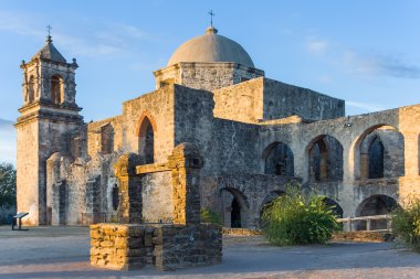 İyi, Mission San Jose San Antonio, Teksas'ın günbatımı su