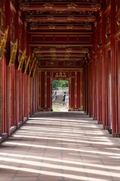 Gångvägen i Imperial Royal Palace av Nguyen-dynastin i Hue — Stockfoto