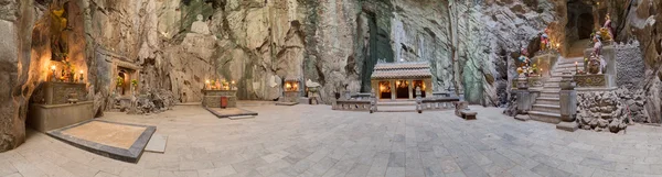 Panorama da caverna de Huyen Khong com santuários, montanhas de mármore, Vietnã — Fotografia de Stock