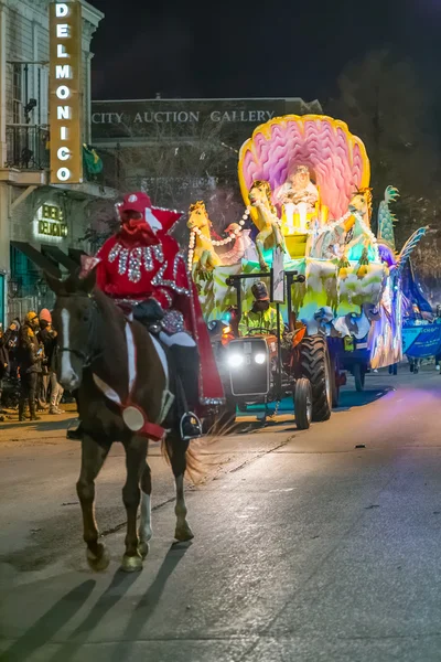 La Nouvelle-Orléans, LA / USA - vers février 2016 : Défilé lors du Mardi Gras à La Nouvelle-Orléans, Louisiane — Photo