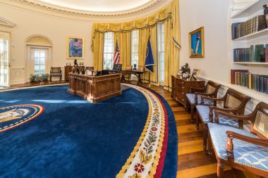 Little Rock, Ar/ABD - Şubat 2016 yaklaşık: Beyaz Saray'nın Oval Office William J. Clinton başkanlık Merkezi ve Kütüphane Little Rock, Arkansas kopyası