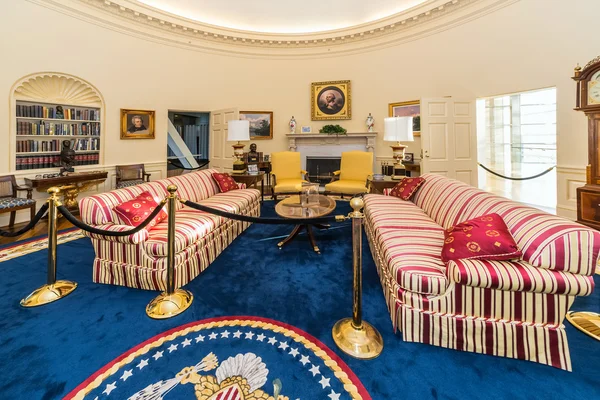 Little Rock, AR/USA - circa February 2016: Replica of White House's Oval Office in William J. Clinton Presidential Center and Library in Little Rock,  Arkansas — Stock Photo, Image