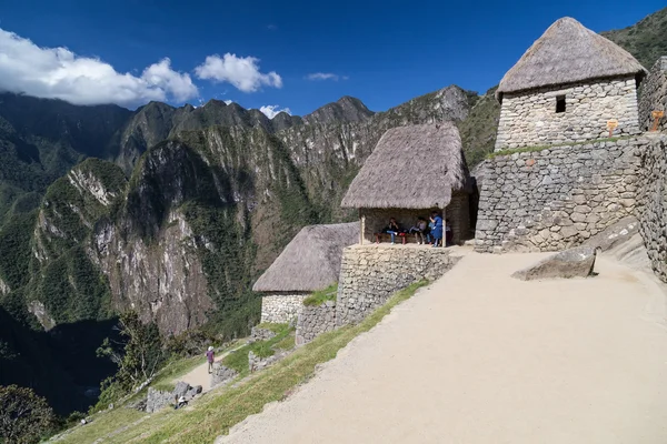 Machu Picchu, Aguas Calientes / Perú - circa Junio 2015: Ruinas de Machu Picchu sagrada ciudad perdida de Incas en Perú — Foto de Stock