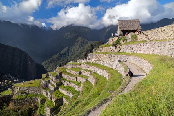 Machu Picchu, Aguas Calientes / Perú - circa Junio 2015: Vista de terrazas en Machu Picchu sagrada ciudad perdida de Incas en Perú — Foto de Stock