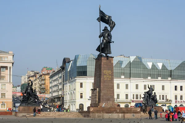 Vladivostok, Russia - circa ottobre 2006: Piazza dei Combattenti per il Potere sovietico - piazza principale e centro storico di Vladivostok, Russia — Foto Stock