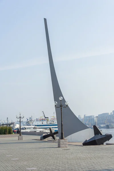 Vladivostok, Rusland-circa oktober 2006: Stella obelisk monument bij Seawalk in Vladivostok, Rusland — Stockfoto