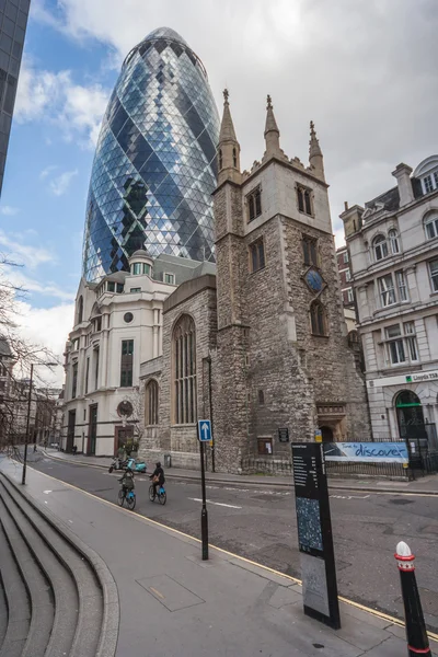 London, UK - circa March 2012: 30 St Mary Axe also known as The Gherkin and Swiss Re Building in  London — Stock Photo, Image