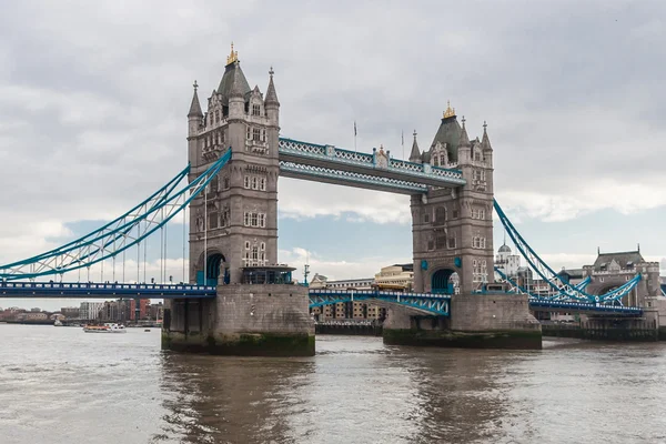 London, UK - circa March 2012: Tower  Bridge — Stock Photo, Image