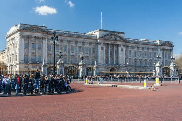 Лондон, Великобритания - около марта 2012 года: Букингемский дворец в Лондоне — стоковое фото