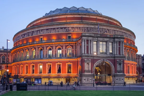 Лондон, Великобритания - около марта 2012 года: Royal Albert Hall в Лондоне вечером — стоковое фото