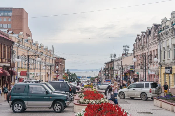 Владивосток, Россия - около августа 2012 года: Люди, дороги и улицы Владивостока, Россия — стоковое фото