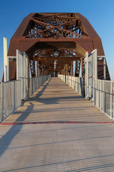 Clinton Presidential Park bron i Little Rock, Arkansas — Stockfoto