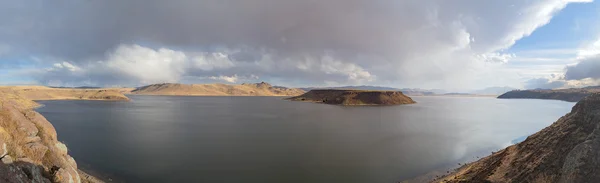 Vista del Lago Umayo desde la colina Sillustani cerca de Puno, Perú — Foto de Stock