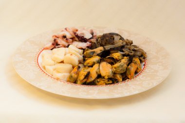 Ahtapot, Cucumaria, midye, midye - Rus uzak doğu yemekleri Deniz ürünleri