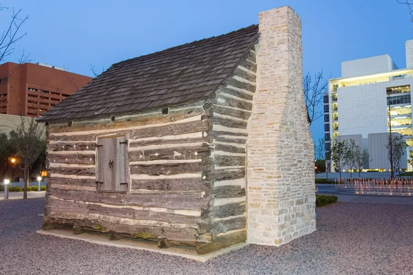 John Neely Bryan cabine in Pioneer Plaza in Dallas, Texas — Stockfoto