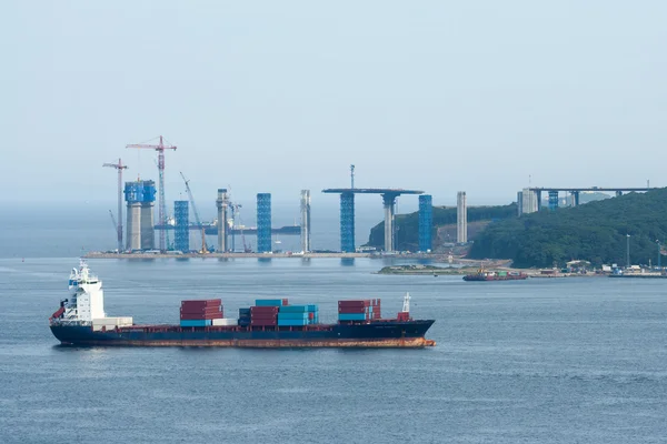 Internationale handel containervracht schip zeilen — Stockfoto