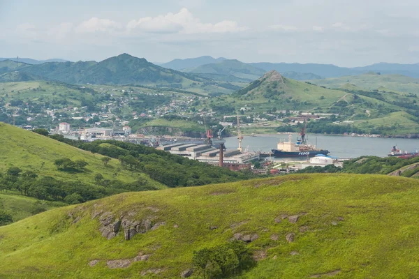 Slavyanka - küçük ticaret ve askeri port yakınındaki Vladivostok, Rusya Federasyonu — Stok fotoğraf