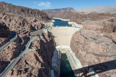 Hoover Barajı Arizona, ABD ile Nevada Mike O'Callaghan-Pat Tillman Memorial Köprüsü olarak da bilinen Boulder baraj görünümünü