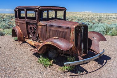Paslı karkas eski araba tarihi Route 66 Arizona, ABD, terk