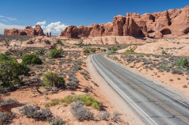 Taşlaşmış tepeleri ve ateşli fırın Universitesi, Arches National Park, Utah, Amerika doğal yolu