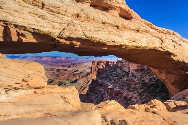 Mesa Arch Canyonlands Milli Parkı ölü at noktadan gözden kaçırmak, Utah, ABD
