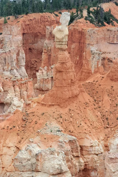 Hoodoo Pinnacle Stone в национальном парке Брайс-Каньон, Юта, США — стоковое фото