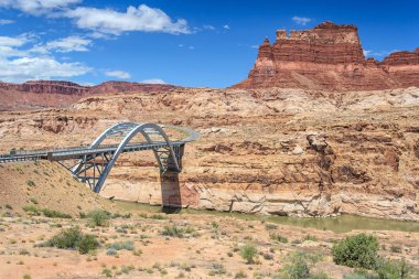 Glen Kanyon Ulusal rekreasyon alanı içinde Colorado Nehri boyunca Hite geçiş Köprüsü
