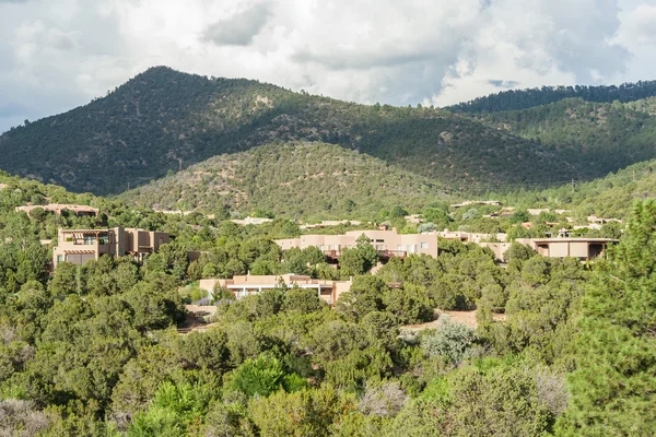 Residentiële gebouwen rond St. John's College in Santa Fe (New Mexico) — Stockfoto
