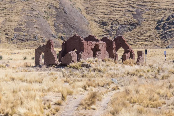Ερείπια του παλιού σπιτιού στο Άνδεις του Περού — Φωτογραφία Αρχείου