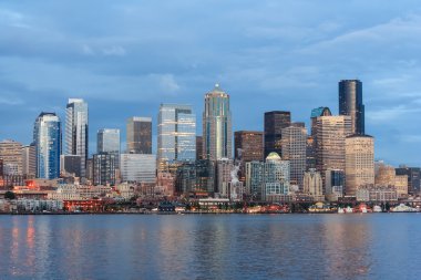 Panoramik Seattle Downtown ve Space Needle Puget Ses