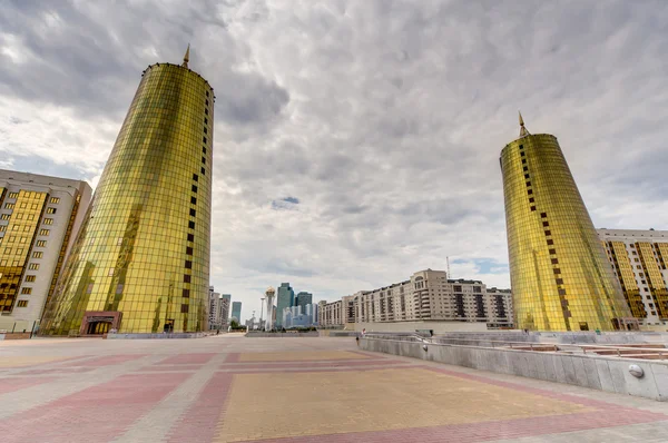 Torres gemelas en el distrito gubernamental, Astana, Kazajstán —  Fotos de Stock