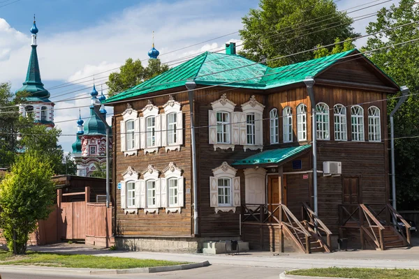 Исторический деревянный дом в Иркутске, Россия — стоковое фото