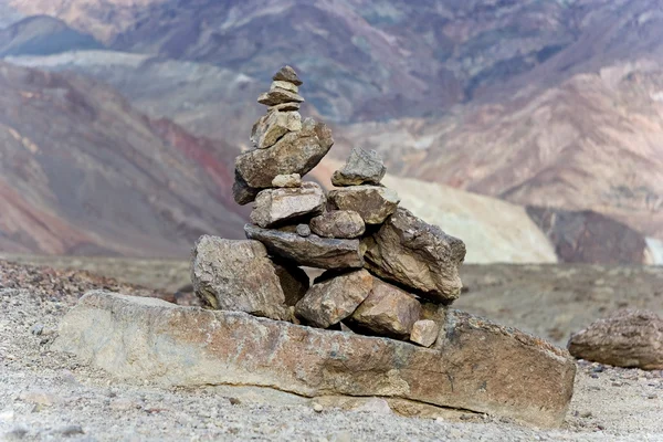 Taş Ölüm Vadisi Milli Parkı, piramit — Stok fotoğraf