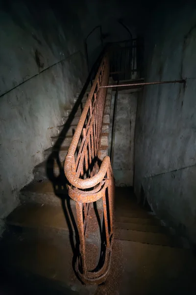 Titkos kommunista párt Atombunker és menedék - lépcsők — Stock Fotó