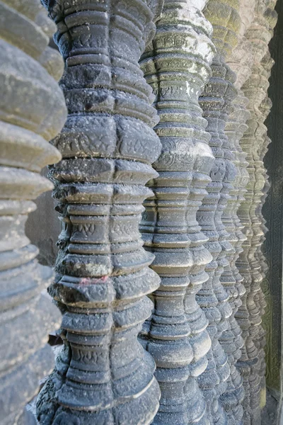 Dettagli di finitura finestra in pietra al tempio di Angkor Wat — Foto Stock