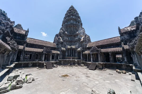 Věž v interiérové části Angkor Wat horní terasy — Stock fotografie