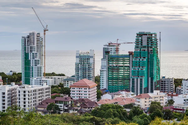 Bau neuer Luxus-Apartmenthäuser in Pattaya — Stockfoto